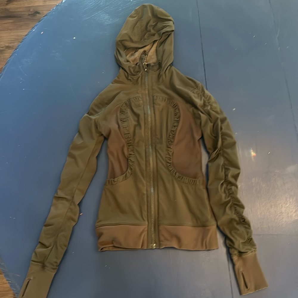 Lululemon Dance Studio Jacket Size 2 Army Green, NWT, excellent condition!!!